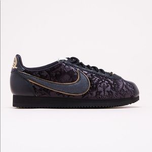 NIKE CLASSIC CORTEZ SE BLACK VELVET & GOLD